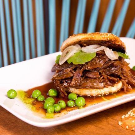 Le Mtl Resto + Bar - Restaurant Cuisine Pub Food Le Plateau-Mont-Royal, Montréal